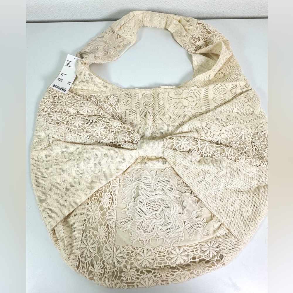 UO x Kimchi Blue Lace Bow Slouchy Bag - Picture 7 of 11